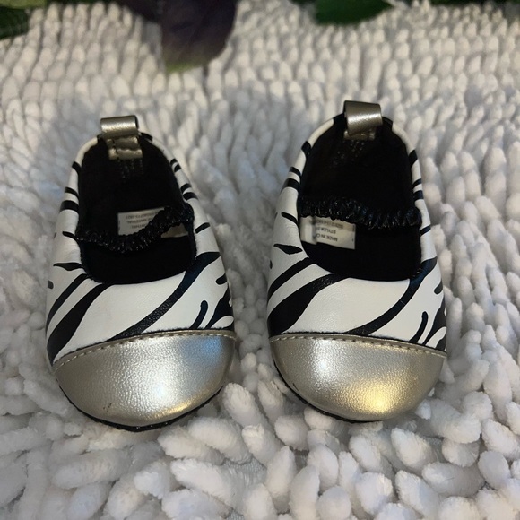 Zebra Print Baby Slippers Size 2 - 3-6 months - Picture 5 of 8